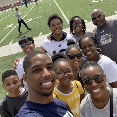 JustTrust84's tweet photo. F❤️MILY 💪🏾 #RIPUncleB #NewProfilePic https://t.co/YLLsKR05lK