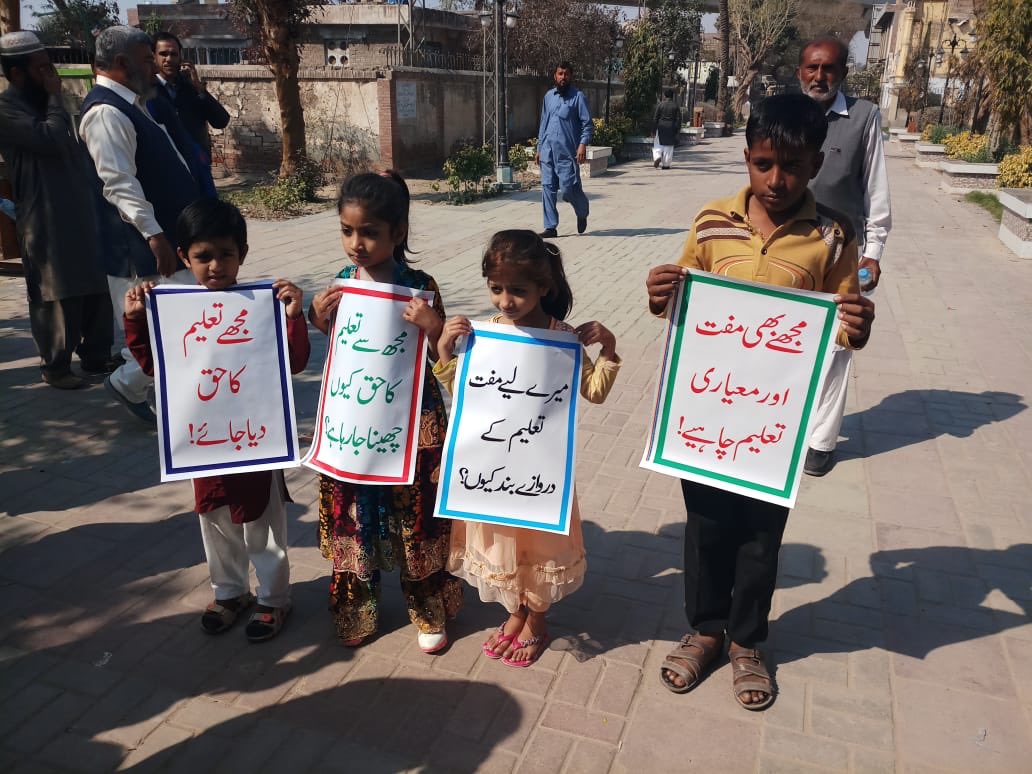 Muhamma99616054's tweet photo. @SHABAZGIL @arsched #UnfairAdmissionPolicy
#OneEducationsystem
@PEFPUNJAB
@SchoolEduPunjab
@DrMuradPTI
@aleemkhan_pti
Education for the poor student in South Punjab.... https://t.co/F3Fre2mroq