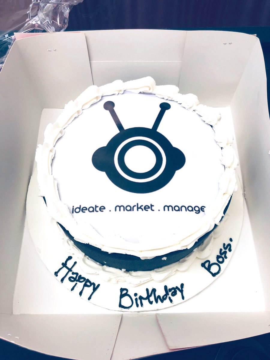 thisTEMI's tweet photo. CAKESSSSSSSSSS ๐๐๐
Wifey and My @probotng team came through.
#Temi30 #MANAGE https://t.co/UomVJ9rOJK