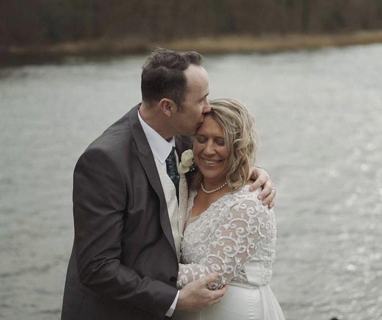 e6465d45ddd74e6's tweet photo. My Wedding day at the boathouse.  #therightmusic #nickchatten #mikesavory #epic #luisholden #greatfunphotobooth #wedding #tietheknot #springwedding #loveletters #diormakeup #candycart #perfectday #fun #tonywaterfield #loges #outsidewedding #amazingday #tealwedding https://t.co/qkTueCBwgz