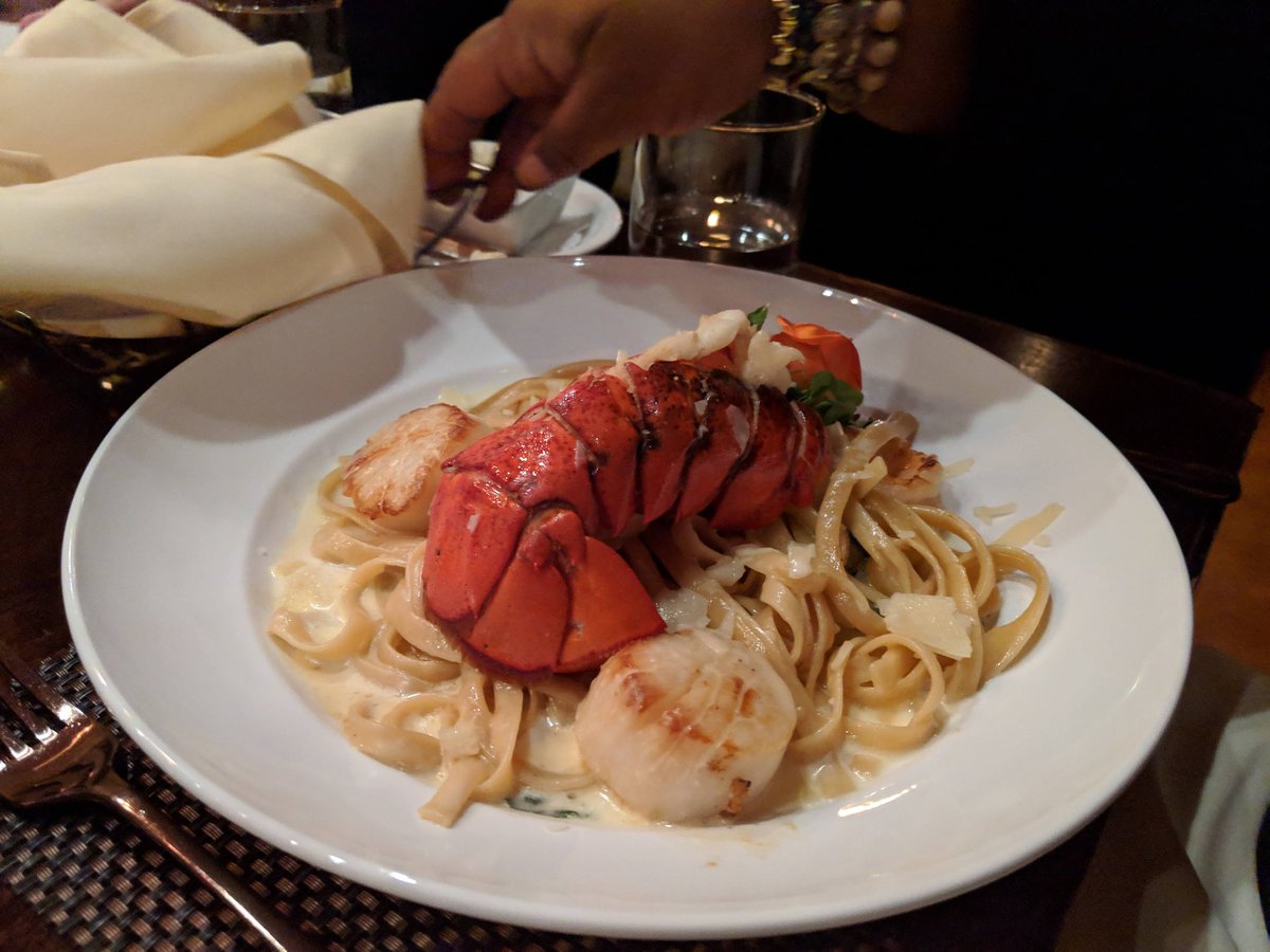 WordsByWillis's tweet photo. Babies & bills limit wining & dining for me/@WillisThought. But we gladly supported @rbrexperience and Black entrepreneurs creating spaces of food & fellowship. Thx, friends who cut up w/ us at @spoonbreadbist, and #rbre19 team for elevating #RVA Black excellence. @tressiemcphd https://t.co/RhR3VgoPYL
