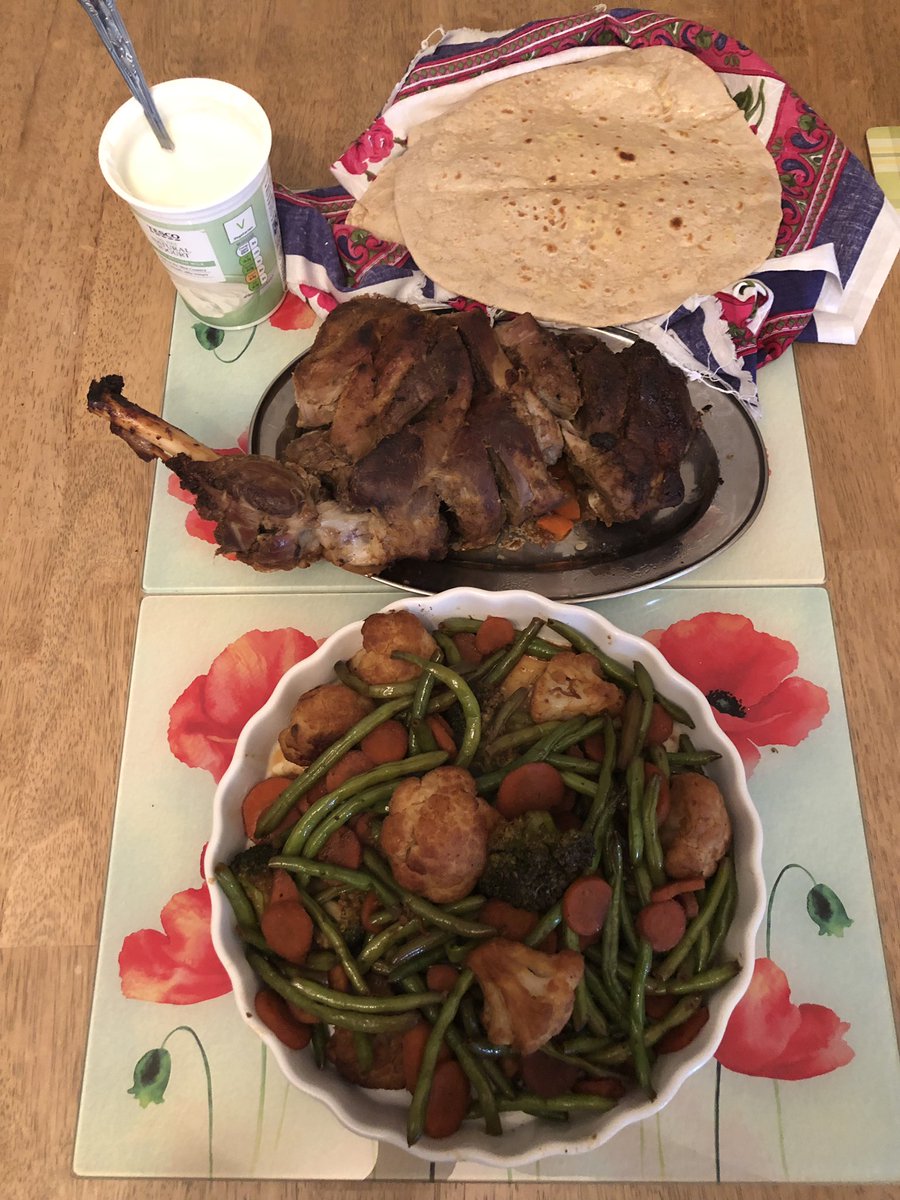 IRISHINSAFIAN's tweet photo. Sunday dinner in Ireland Pakistan style  🇮🇪 🇵🇰 https://t.co/xGH7XQbFId