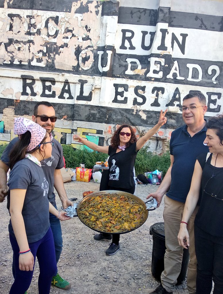 lucreciadeborja's tweet photo. La paella que ens ha fet @ximolopezcamps ha quedat boníssima!! #FallesPopulars 🥘 #FallaLaJusticia https://t.co/XjdfeACTzj