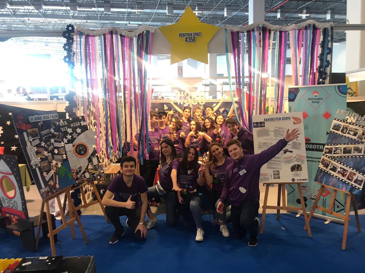 Bahcesehir22's tweet image. Tebrikler @robotrakspace 👏🏼👏🏼Robotik Takımımız İzmir Ulusal FLL Turnuvasında gösterdiği performans ile Uruguay’da gerçekleştirilecek Ceibal International Open organizasyonuna katılmaya hak kazanmıştır 🇹🇷🏆🏅👏🏼 Takımımızı, koçumuzu ve emeği geçen tüm öğretmenlerimizi kutluyoruz 👏🏼