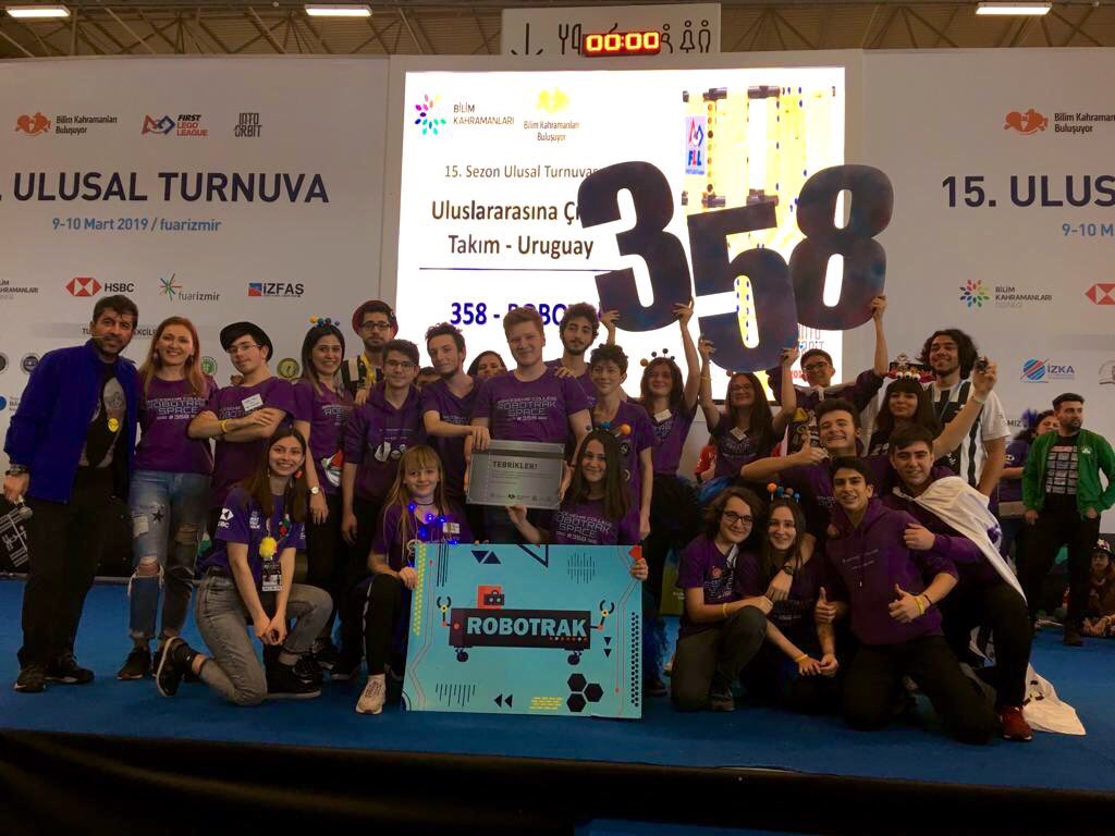 Bahcesehir22's tweet image. Tebrikler @robotrakspace 👏🏼👏🏼Robotik Takımımız İzmir Ulusal FLL Turnuvasında gösterdiği performans ile Uruguay’da gerçekleştirilecek Ceibal International Open organizasyonuna katılmaya hak kazanmıştır 🇹🇷🏆🏅👏🏼 Takımımızı, koçumuzu ve emeği geçen tüm öğretmenlerimizi kutluyoruz 👏🏼
