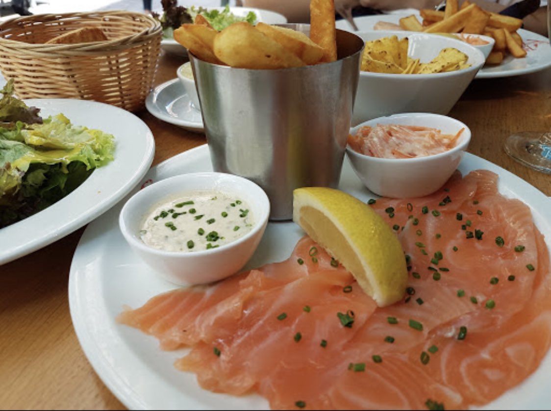 The Salmon Shop, 54 rue Mercière, 69002. 15/20 euros. Amateurs de saumon ce restaurant est fait pour vous 