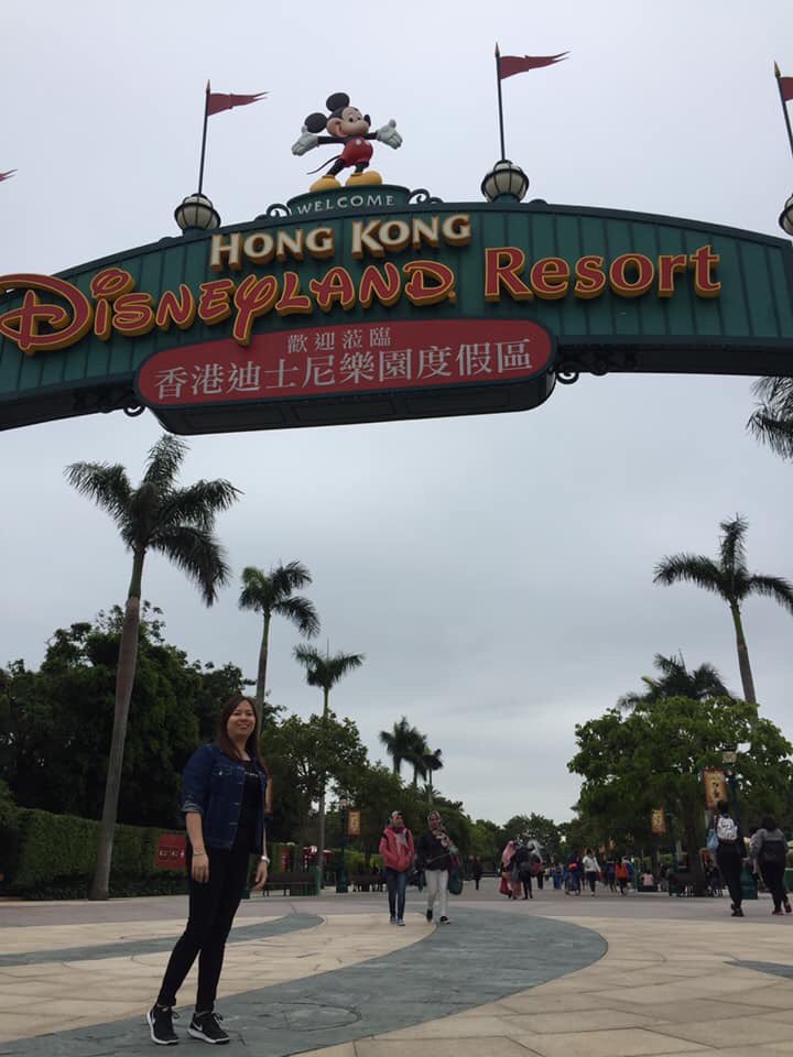 MichelleLucero's tweet photo. The “mandatory” photo at Disneyland. I don’t know why I did it twice though. 😆
#MichelleTravels #TheTravellingPhoenix #AmazingRaceHKM #FirstTeamToArrive #TheHappiestPlaceOnEarth #Disneyland #TwoDayPass https://t.co/o0coLi6gxb