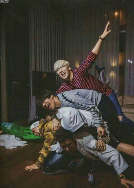 xxxibdeji's tweet photo. We're waiting 💛
Support and believe you 💛
You've us like we've you 💛💛
Stay happy together 💛🖤
#VIPwantOT5
#SeungriYouHaveUs
#BIGBANGis5
#BIGBANG
#GDRAGON
#TAEYANG
#TOP
#DAESUNG
#Seungri
#TheGreatSeungri https://t.co/QtII3SMET0