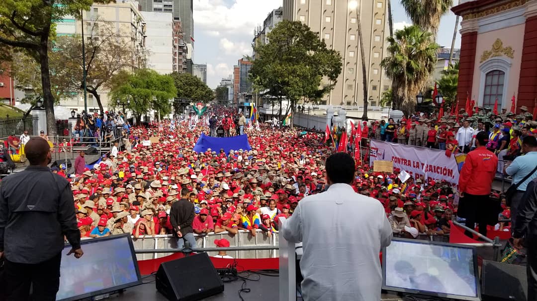 PartidoPSUV's tweet photo. #FOTOS Y ayer nuestro pueblo se movilizó a Miraflores en rechazo al sabotaje eléctrico y en apoyo a nuestro hermano presidente @NicolasMaduro 

#SomosAntiimperialistas https://t.co/GHkpw5epiP