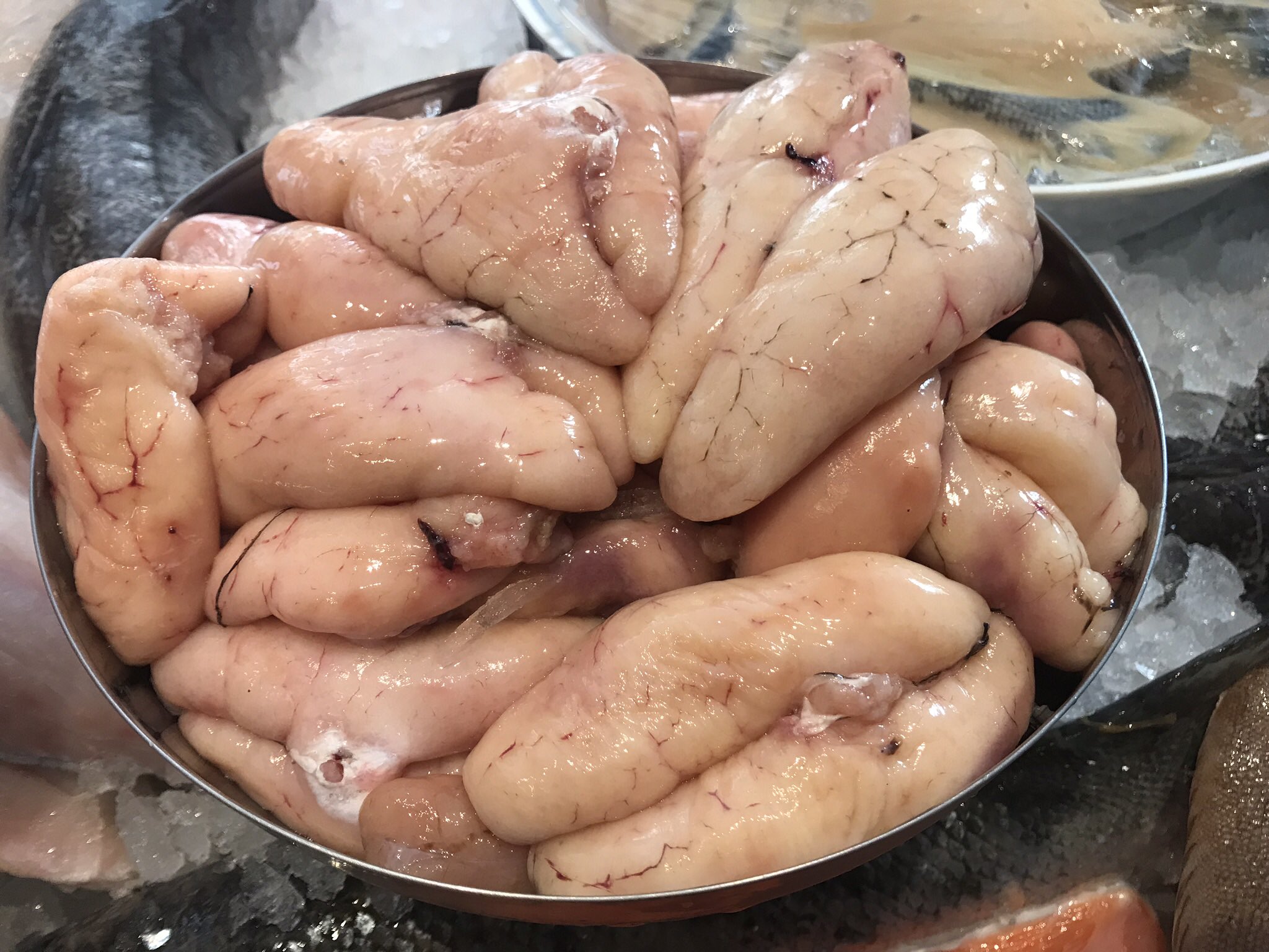 プリヒル姉さん ロンドン魚屋 たらこの原料 スケトウダラ の卵が簡単に手に入らないイギリスなので 随分前にどの魚卵が塩たらこ風にすると美味しいのか をやってみた 1 ドーバーソール 2 スズキ 3 リング 身の味はタラとほぼ同じ 4 ポロック