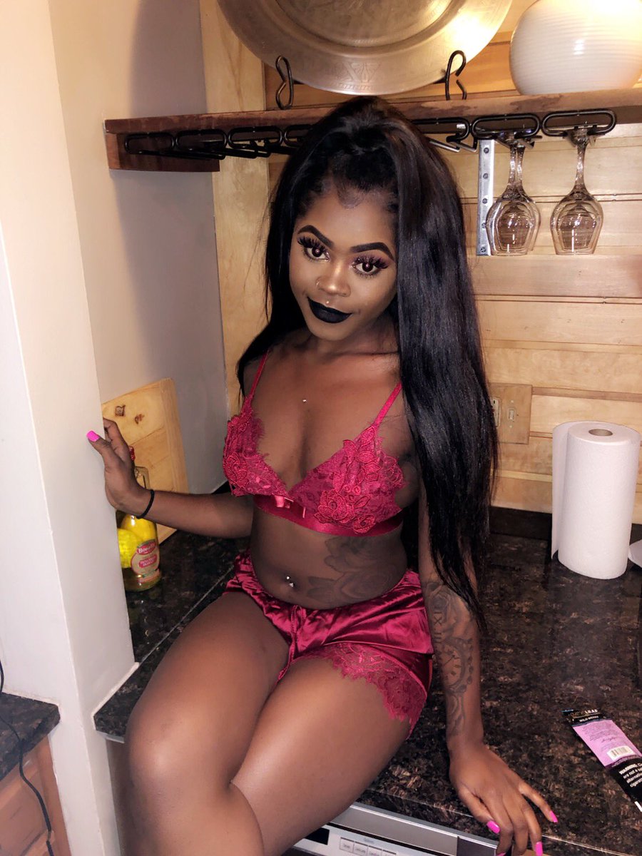thebossbratkwi's tweet photo. don’t know her name, I just call her bae #glowing #redlingerie #MelaninMagic #darkskinswinning #darkskintwitter https://t.co/KHoVbPyclD