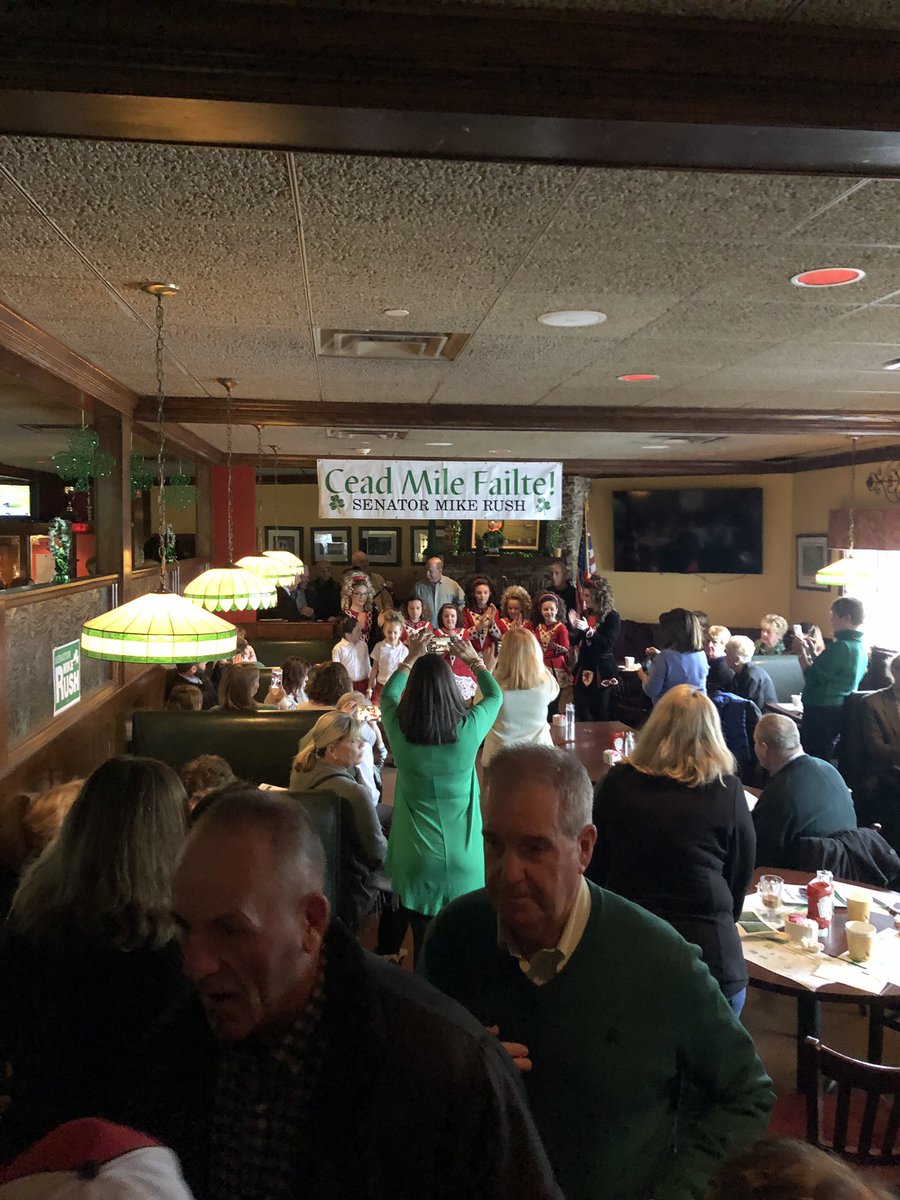Always wonderful beginning the day with dear friends &amp; neighbors at <a href="/SenatorMikeRush/">Senator Mike Rush 🇺🇸</a>’s St. Patrick’s Day breakfast at the <a href="/CorribWestRox/">The Corrib</a>. #bospoli #mapoli