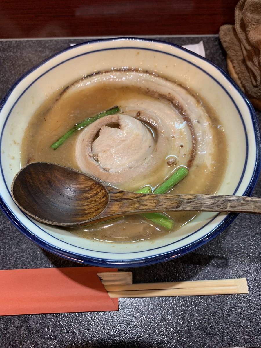 Tyuya39's tweet photo. 去年のリベンジ果たしてきた。
10食限定うますぎて、鼻水とまらん。 https://t.co/kw4qLOoWTE