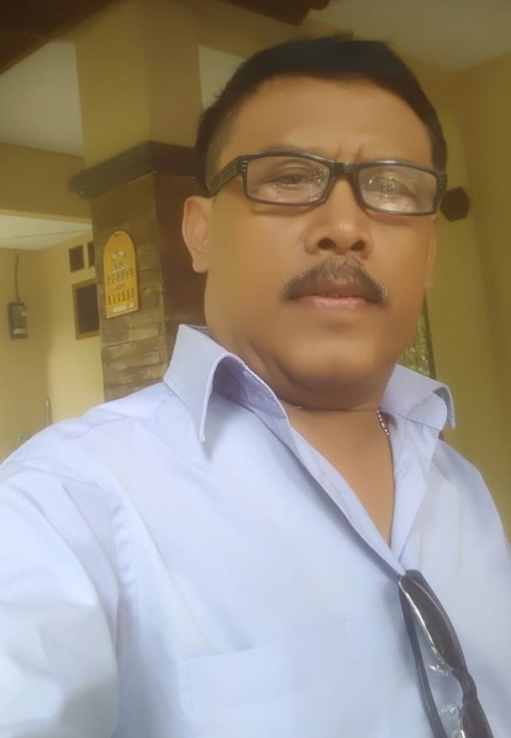 Daeng_Dirja's tweet photo. Maaf temen2 tweet, aku jarang menyapa kalian lagi.

Aku sudah punyai bpk yg baik perhatian, rasanya gak tega aku main2 medsos lagi dan mencari bpk yg baru.. https://t.co/5dgJjbE9HN