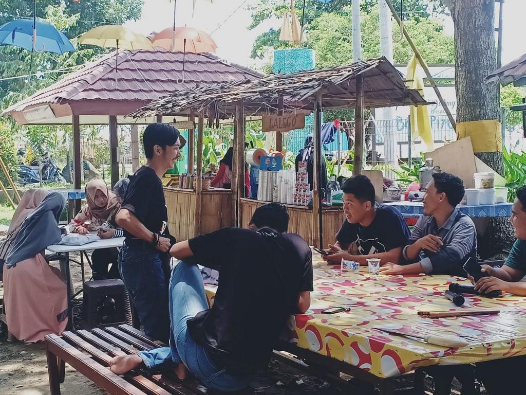 Asriadilalego1's tweet photo. Bersama GenPI Barru
#genpibarru #pasarpitu #orangbarru #ayokebarru @genpibarru https://t.co/Bxh0X9O0eD
