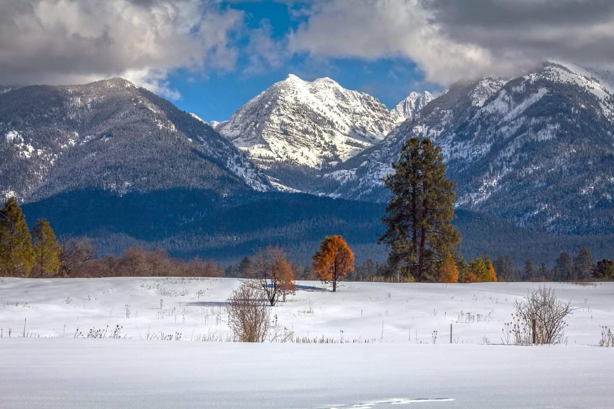 felixfsantistev's tweet image. RT  Finally a little bit of cloud break over the Missions. #CanonFavPic #Canon #Missionmountains #montana #photography #landscapephotography #mountains #nature #nature…