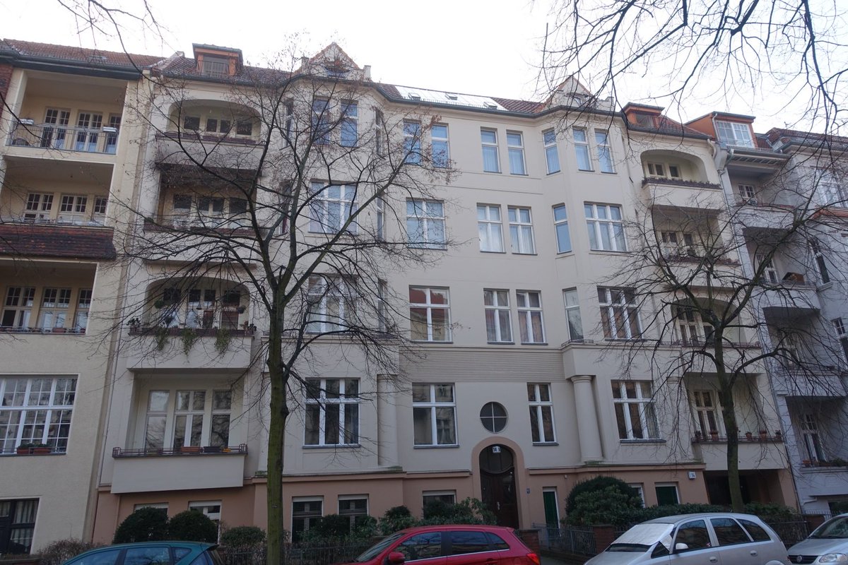 33\\ Around 1913, the Hilferding family moved again, this time to Südendstraße 14. However, Hilferding would have to leave Berlin temporarily soon after, being drafted as a medic into the Austro-Hungarian Army during the First World War. (Thanks to  @JohaThens)