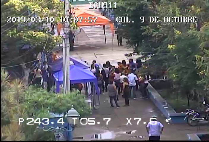 ECU911Machala1's tweet photo. En estos momentos se desarrolla el #SimulacroElectoral2019, desde #ECU911 se monitorea a los equipos de respuesta en territorio para medir su capacidad operativa. @felipebazanm Coordinador Zonal 7  supervisa el trabajo de atención y coordinación de emergencias desde #ECU911. https://t.co/t5Ow1yDD8q