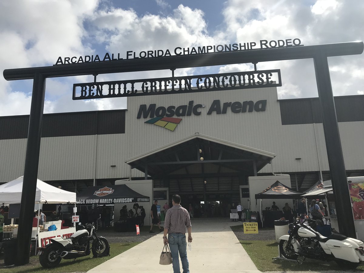 Luceroguzmann4's tweet photo. The gates have opened at the Arcadia Rodeo! Attendees are exploring the great vendors with information, clothes, accessories and lots of food!  We are excited to share @SuncoastCGLR @LeerPara3ro  with attendees next to @UWSuncoast. #GLreading #ArcadiaAlllFloridaChampionshipRodeo https://t.co/HxvfXHM3l6