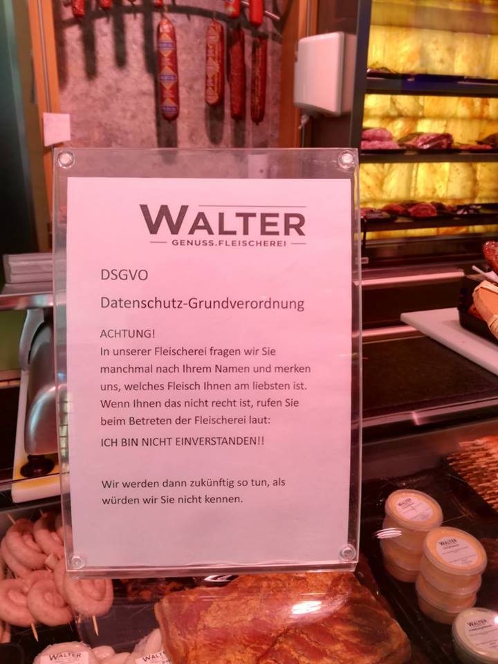 SchimpanseRobby's tweet photo. #DSGVO....
Ist die nicht #affig? Das denkt Euer @SchimpanseRobby https://t.co/EPZqtz32xG