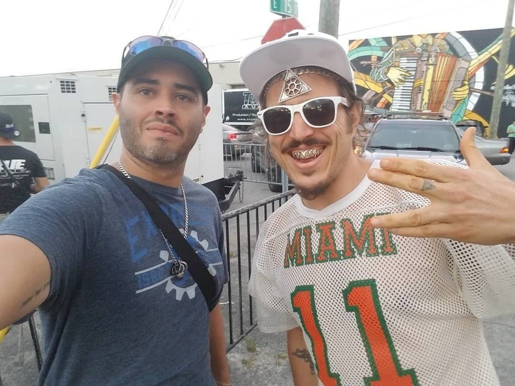 RalphyVphotos's tweet photo. Me &amp; @ottovonschirach at The @LeahArtsDistrict #Miami #BehindTheLens #Hialeah #OnlyinHialeah #LeahArtsDistrict #TheLeahArtsDistrict #Community #HialeahNow #HialeahKicksAss (at Hialeah, Florida)

https://t.co/0IdA59HHvG https://t.co/Kpy6wrfBLa https://t.co/7F51K4CgA1
