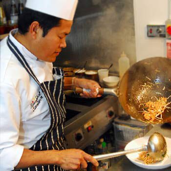 BKKCanteenUK's tweet image. Don’t be confused by the name. One and only in Gloucestershire where 2 chefs work hard in small open kitchen then serve. #designconcept #kitchentotable #glutenfree #localfood #cookingwithlove #Gloucester #WDYT