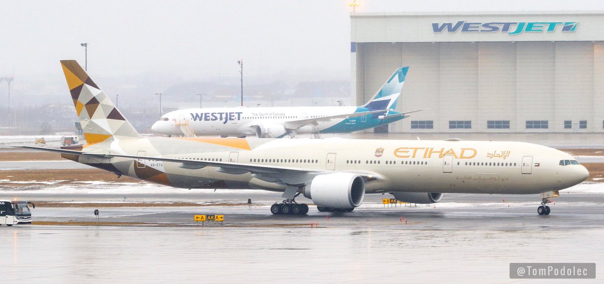 TomPodolec's tweet photo. PHOTOS Etihad Airways #EY141 arrives in Toronto from Abu Dhabi in their new livery.
A6-ETG Boeing 777-300 https://t.co/jGBDWu5Tqb