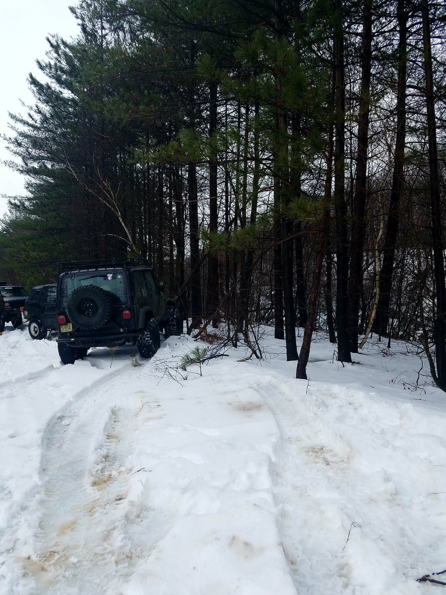Jesse096230's tweet photo. A little snowy and chilly, but feels great to be back at it again! ❄❄ #oiio #JeepWrangler #AOAA https://t.co/wmiX9fwG9f