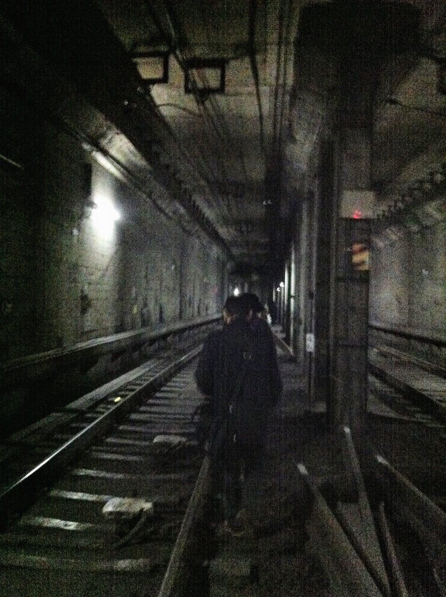 Aki 旧初台駅から地上でしょうか 避難口が使われないことを祈るばかりです 京王線 初台駅