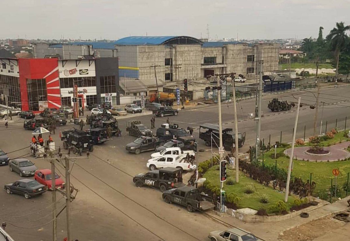 kevcheOfficial's tweet photo. Rotimi Chibuike Ameachi in collabo with Burutai unleash terror on Rivers people.
#RevokeAmaechisVisa 
#MilitaryDecides https://t.co/9vA6N8Jfms