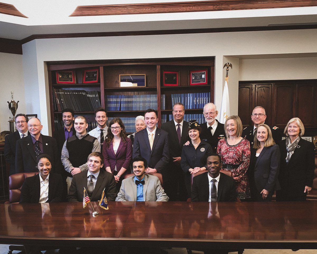 MakeMvilleGreat's tweet photo. I was invited to be a Judge for 2019‘s “Constitutional Speech Contest” sponsored by the @AmericanLegion Dept. of Ohio.

So great to hear such brilliant minds discuss the importance of our Constitution &amp; how it affects our everyday lives.

Thank you for having me. A high honor! 🇺🇸 https://t.co/usu9PIlfFh