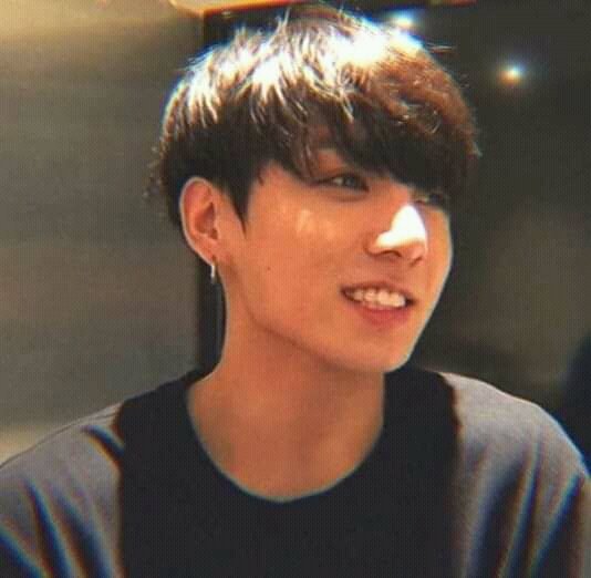 YalethO's tweet photo. Este sigue siendo un bebé por que 2+1=3 y este bebé tiene apenas 3 añitos, EH DICHO! 
#JK 
@BTS_twt https://t.co/3iPeLjEsPl