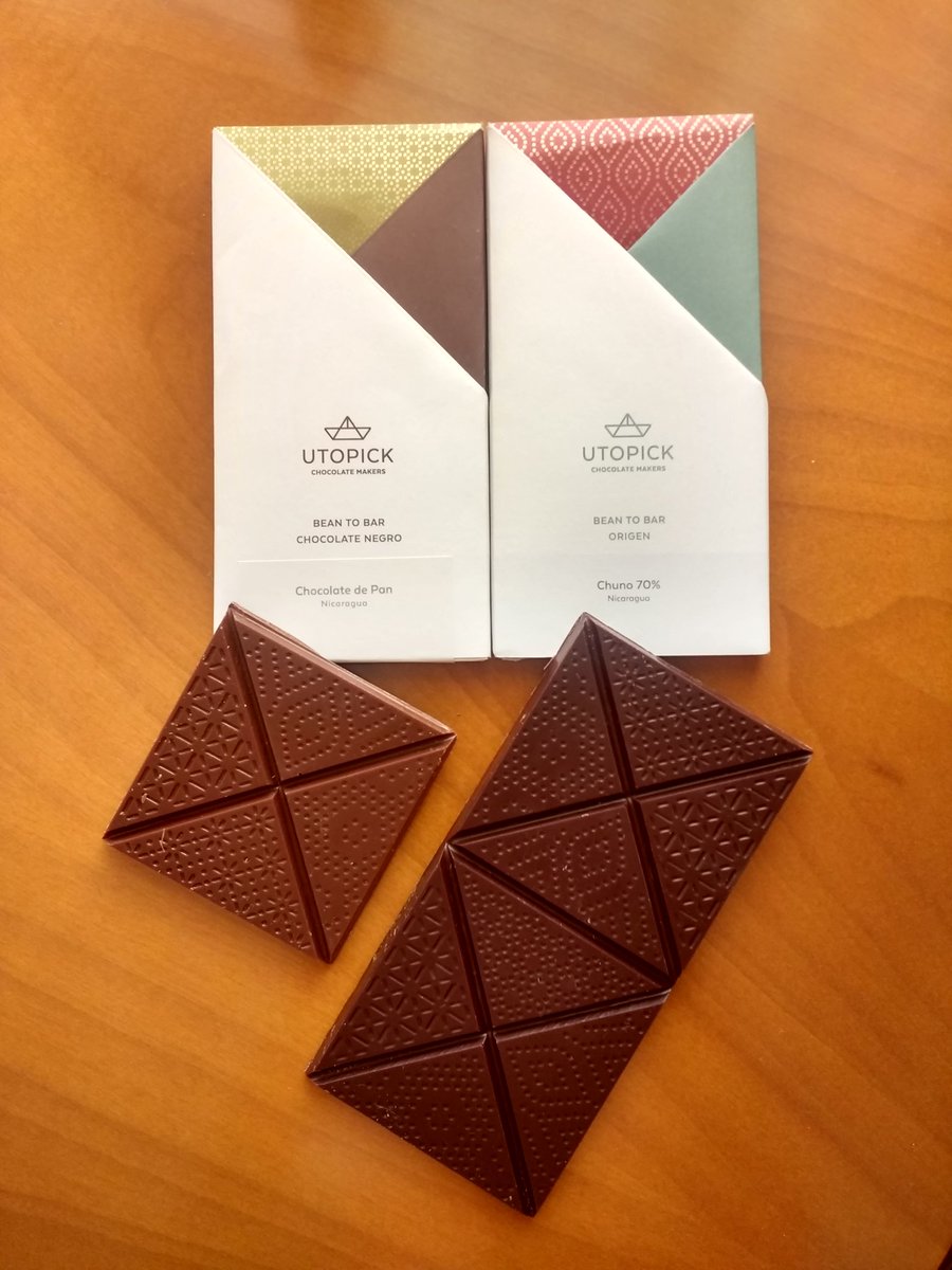 Dos tonos de #chocolate #beantobar de #Nicaragua de <a href="/Utopickcacao/">Utopick</a> #Valencia Chocolate de #pan y chocolate 70% #cacao. #Catasdechocolate en #Barcelona #regalosoriginales #regalos #catadechocolates #chocolatetasting