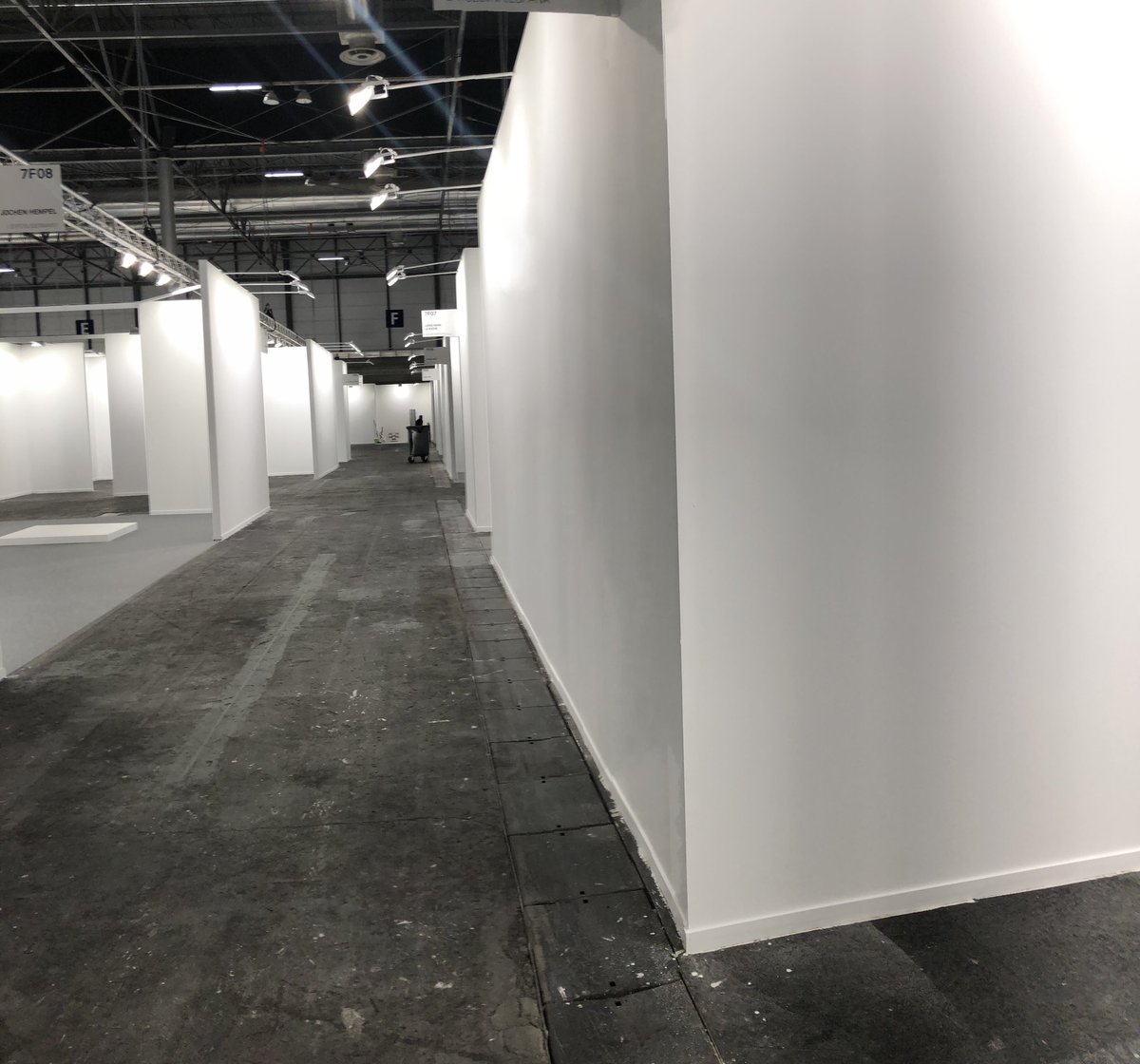ivanaguilerajur's tweet photo. Trepidante y plástica semana en #ARCO2019 @sensebeyondart @LauraRetts https://t.co/tzUTdA2Tyt