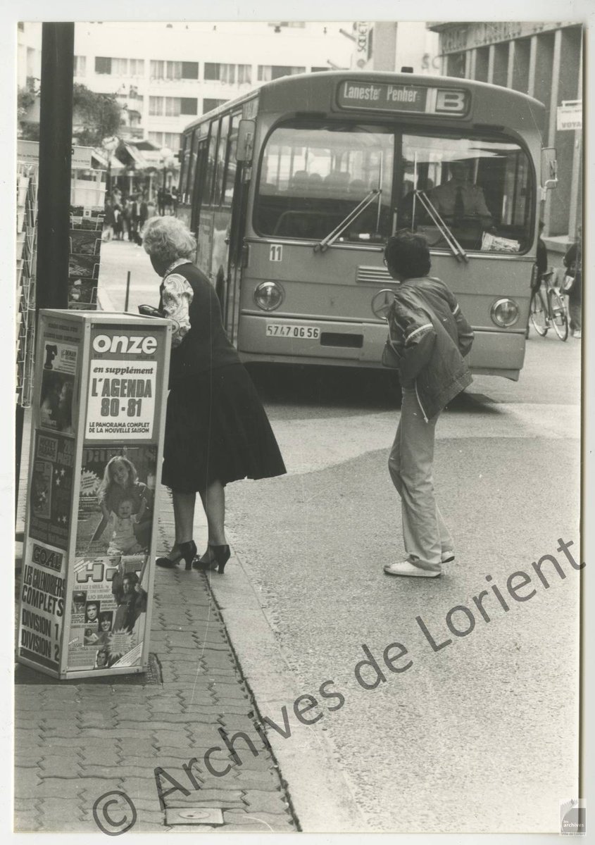 HistTCLorient's tweet photo. Les trésors des @ArchivesLorient : un bus Mercedes O305, de la CTRL, rue de l'Assemblée Nationale, en juillet 1980. Il existe très peu de photos de ce bus, ce qui rend cette photo exceptionnelle. 
cote : 5Fi19336 https://t.co/VLFqPoHyyG