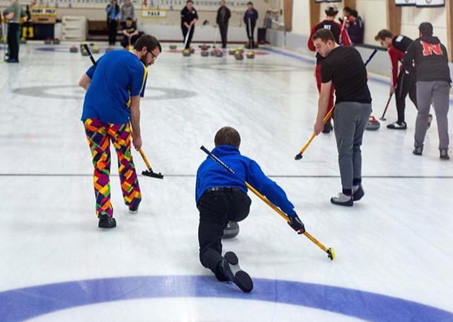 Pulled a last rock win over the defending champions, <a href="/UWStevensPoint/">UW-Stevens Point</a>, to earn a spot in the semi-finals! 🏆🥌 #curlingmarchmadness 📸: <a href="/mebchang/">left for blue sky -Bry</a>