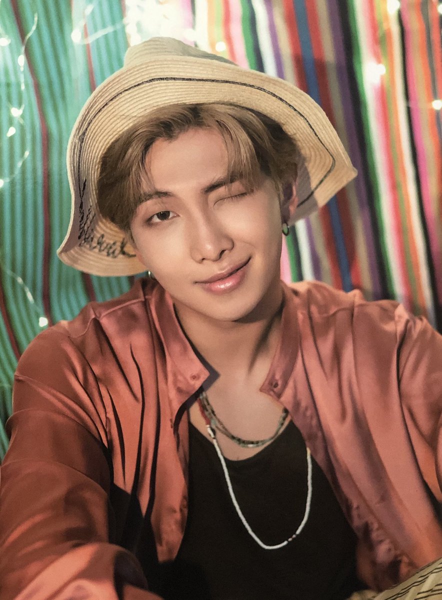 inter_forza23's tweet photo. @BTS_twt #BTSSUMMERPACKAGE2018 👍 https://t.co/eaE72MNUIO