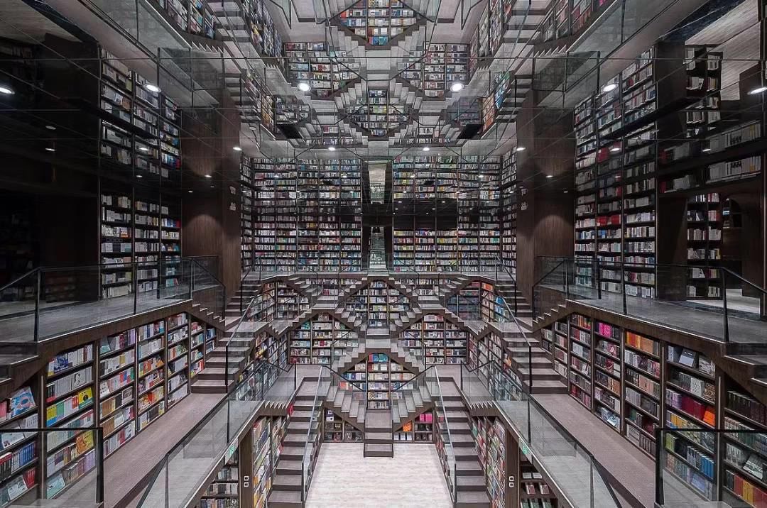 The “most beautiful bookstore” in Chongqing. 重庆钟书阁