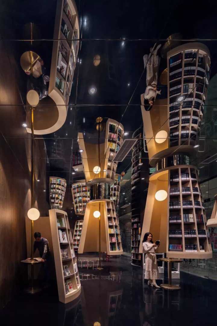 The “most beautiful bookstore” in Chongqing. 重庆钟书阁