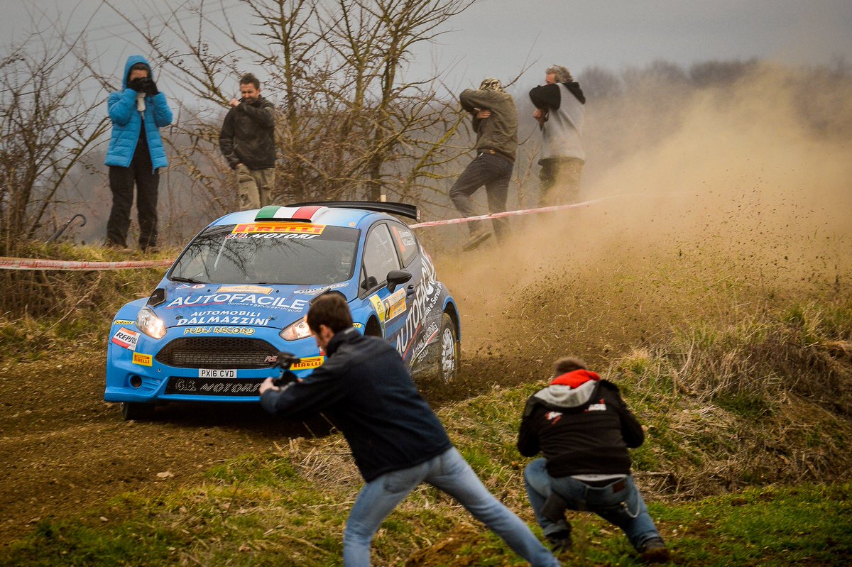 Sulle strade di Raceday il tifo non manca mai!

Foto RaceEmotion Photography
#RacedayRallyTerra #RallyCittàdiArezzoValtiberina2019 #Arezzo #Valtiberina #Tuscany #Rally #Race #Gravel #Motorsport 
#Pirelli #Repsol #Dhl #Omp #Enthusia