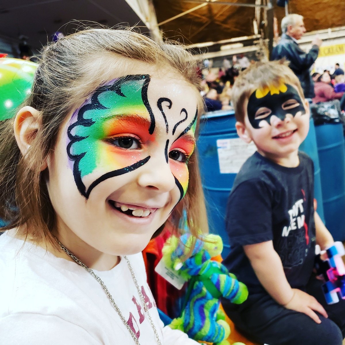MacKidBethlehem's tweet photo. My kiddos are enjoying a mimi day at the circus! #circus #parentfreetime #mimi #mackid #pafamilyfun https://t.co/e8hcB8odpr