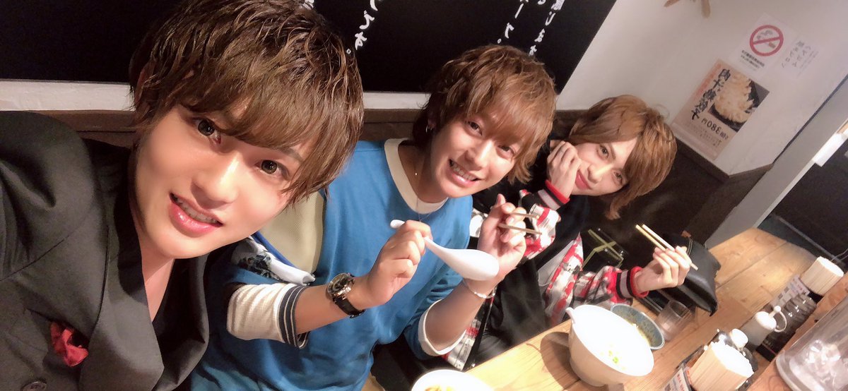 1910_w's tweet photo. 俺たちイケメン軍団!
ん??
だろ?
え?
そうだろ?
#HIMEKI
#MISAKI
お腹いっぱい(*≧∀≦*) https://t.co/AJJC9crhxL