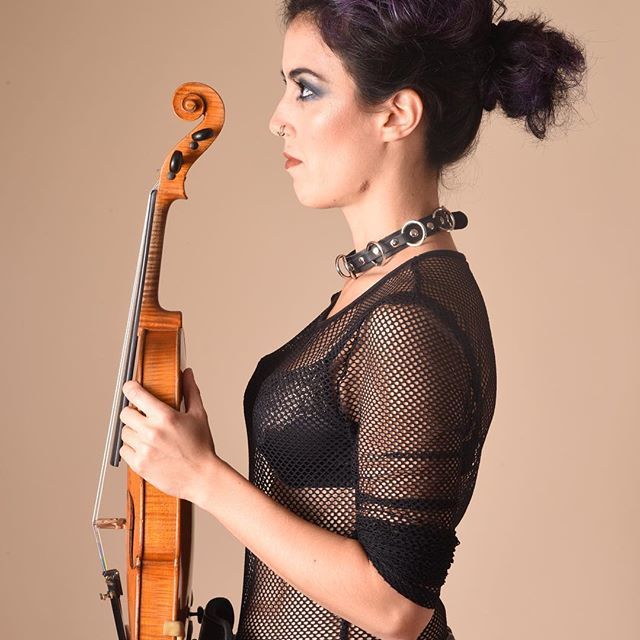 Concentrazione...
.
.
.
#violingirl #violin #Italiangirl #femaleviolinist #violinista #violino #violon #violincover #femaleduo #violinplayer #ariannamazzarese #punkstyle #femalemusicians #rockgirl #pinkgirl #lindseystirling #lisbethsalander #violinist ift.tt/2CbUB2K