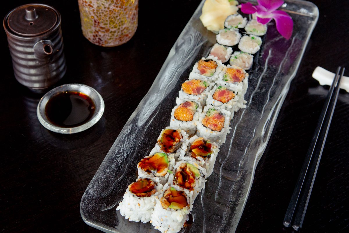 FujiatInkBlock's tweet photo. A late lunch is exactly what you need to power through the first day of Daylight Saving Time.
Hands up if you could use a Makimono Combo in your life right about now. ππ₯’
.
.
.
#inkblock #boston #foodies #inkblockboston #inkblockliving #bosfeed #bostonfoodies #eaterboston https://t.co/1ZRcjocGia