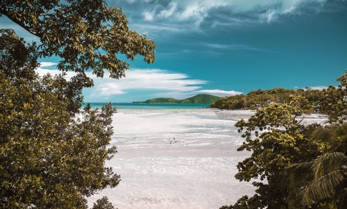 Summers_Winters's tweet photo. Looking to chase the sun? #Tahiti has everything you need for a relaxing getaway, where you can sit back and bask in the sunshine!

#summersandwinters #travel #travelling #sunshine #beach #holidays https://t.co/VUx6BkFKIS