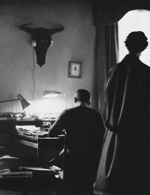 superlexstat's tweet image. -JOHNLOCK AU- 

     *•.¸Amor Ocasional¸.•*
John é um jovem que não consegue entender por que nunca tem sorte no amor. Com a melhor das intenções, seus amigos Molly e Greg bolam um plano de contratar um acompanhante para que John recupere sua autoconfiança.