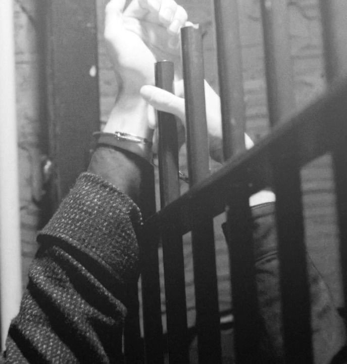 superlexstat's tweet image. -JOHNLOCK AU- 

     *•.¸Amor Ocasional¸.•*
John é um jovem que não consegue entender por que nunca tem sorte no amor. Com a melhor das intenções, seus amigos Molly e Greg bolam um plano de contratar um acompanhante para que John recupere sua autoconfiança.