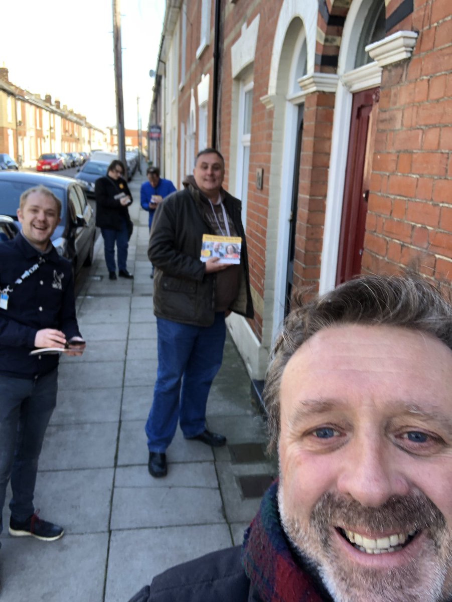 LeeHunt6's tweet image. With one of our hardworking #TeamLibDems #SuperSunday #LibDemChats #LibDemDoorsteps meeting 100s local residents with @portsmouthld @suzy_horton @Steve__Pitt #Portsmouth #LibDems #WorkingAllYearRound w @davidfullerld @mwinnington @TGTempleton @darrensandersld @PeterBrook4 😊