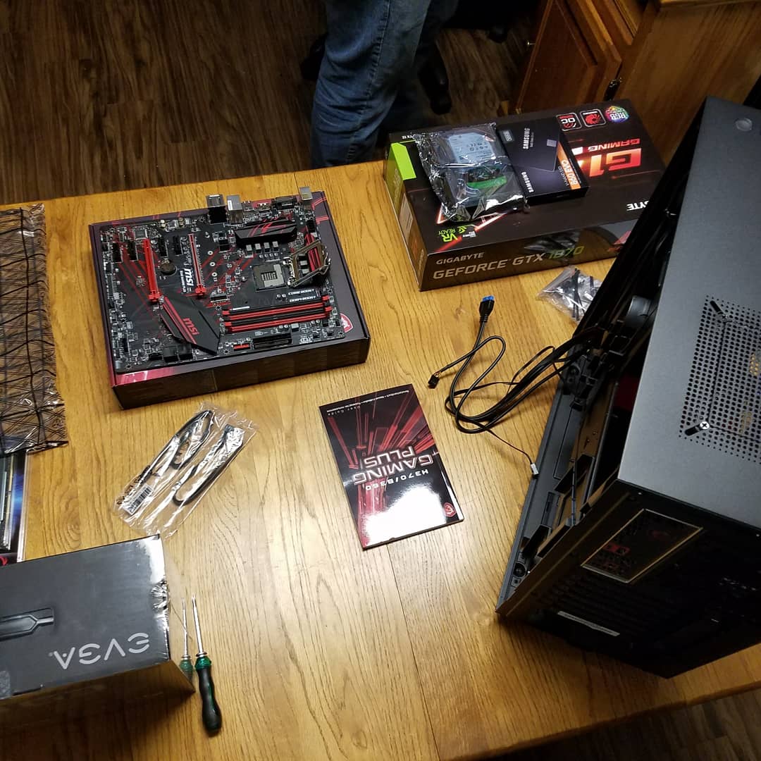 NikJohnsonOTW's tweet photo. My first ever computer build! Turned out amazing 😍 #gaming #gamingsetup #gamingcomputer #customcomputer #computer #pc #pcbuild #pcbuilds #nzxt #nzxtbuilds #gigabyte #gigabytegaming https://t.co/LF9Mev1Rmz