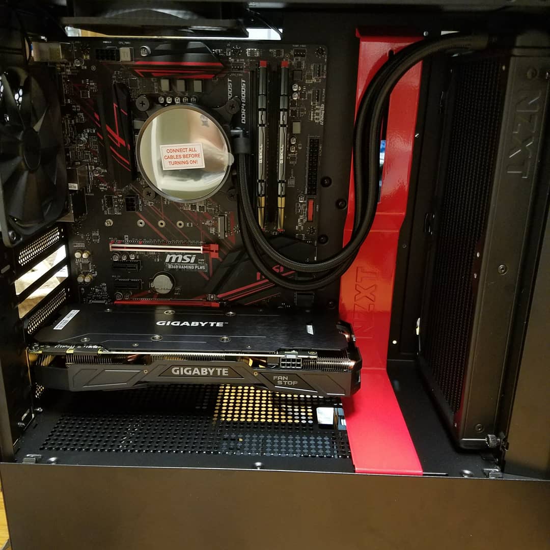 NikJohnsonOTW's tweet photo. My first ever computer build! Turned out amazing 😍 #gaming #gamingsetup #gamingcomputer #customcomputer #computer #pc #pcbuild #pcbuilds #nzxt #nzxtbuilds #gigabyte #gigabytegaming https://t.co/LF9Mev1Rmz